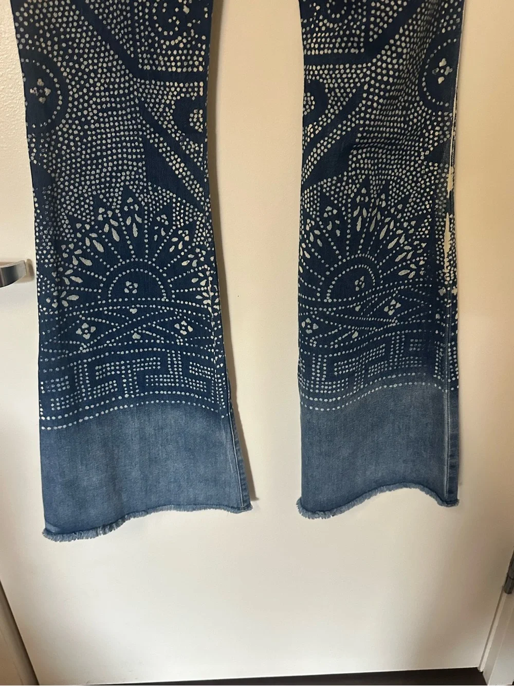 Free People Discharge Bali Flare Jeans Size 29 Printed Boho Festival Concert - Picture 8 of 10